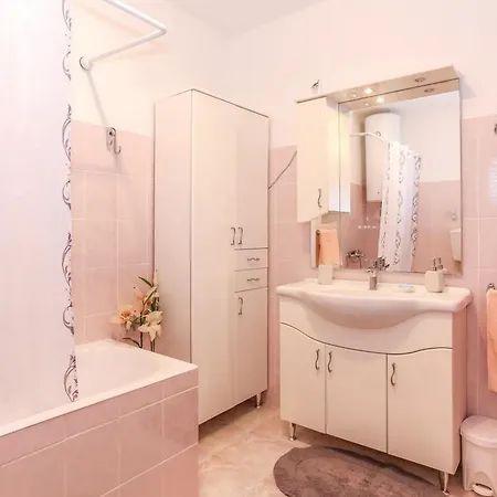 Apartment With A Swimming Pool Vojnic Sinjski, Zagora - 22835 *