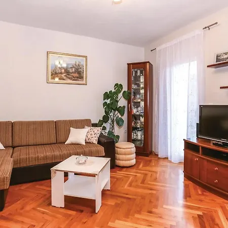 Apartment With A Swimming Pool Vojnic Sinjski, Zagora - 22835 *